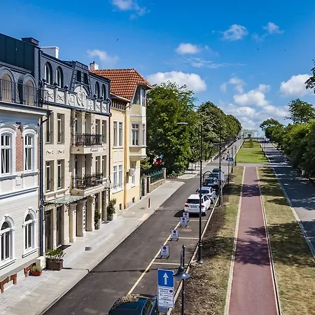 Promenade (adults Only)